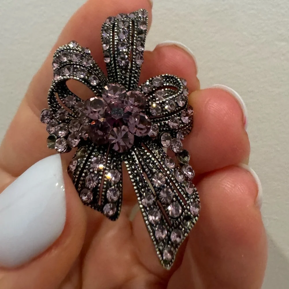 Beautiful Bow‎ Brooch EC